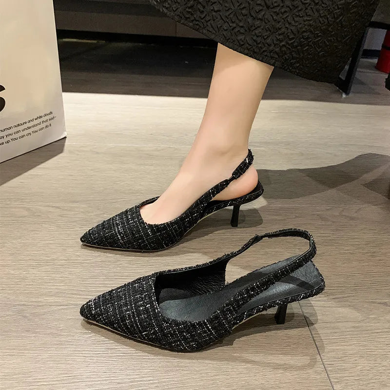 Zapatos de tacón alto con punta puntiaguda y tira trasera