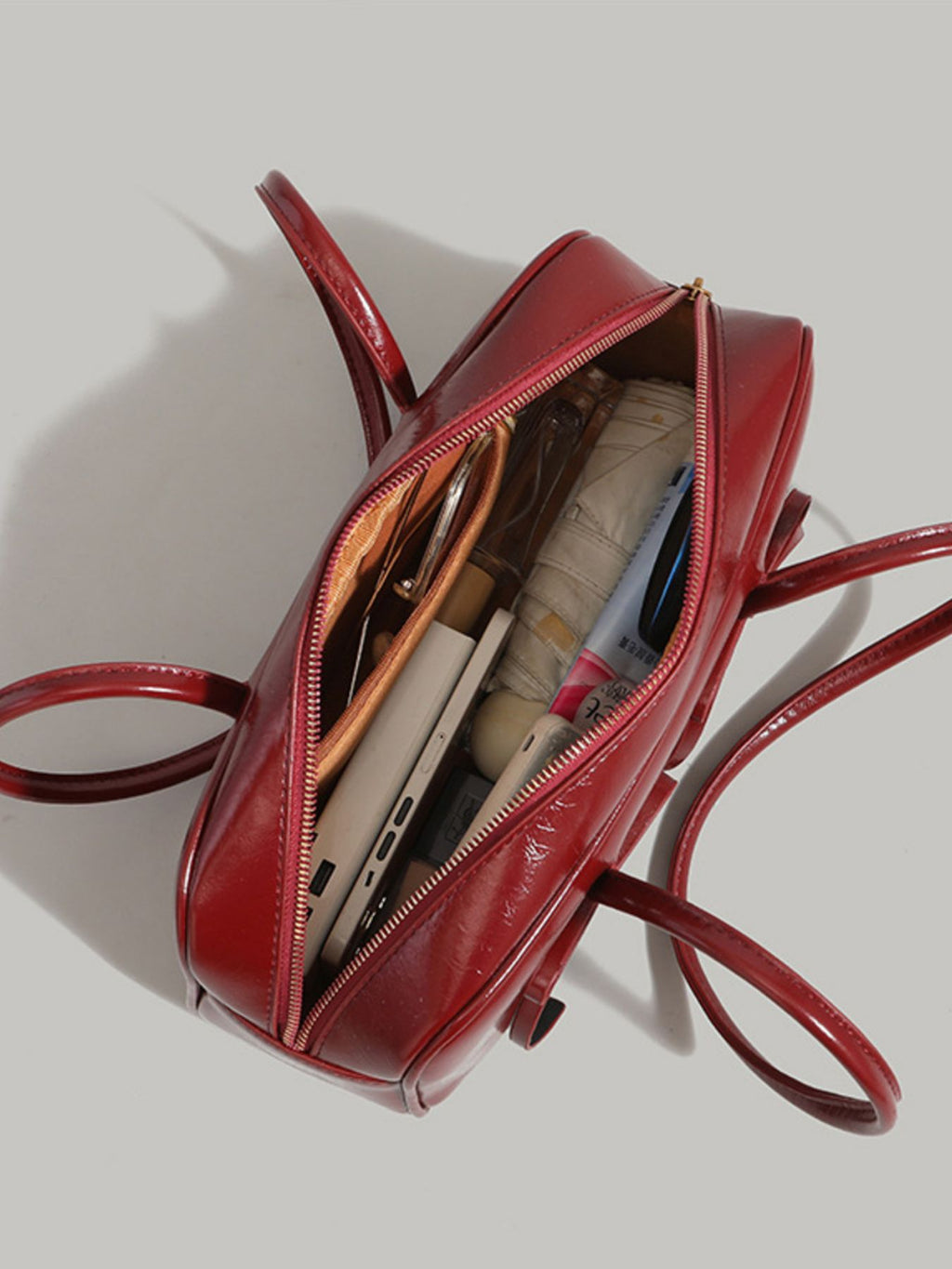 Bow decor shoulder bag with front bow detail inside space view