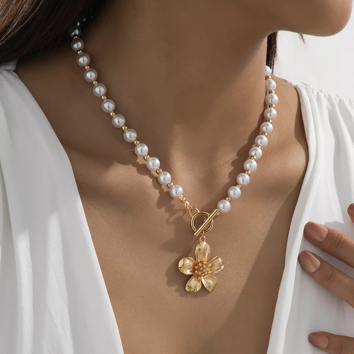 18K Gold-Plated Pearl Flower Pendant Necklace